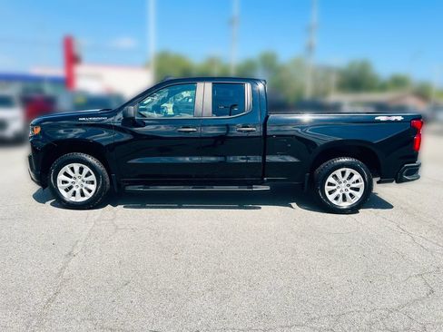 Used 2020 Chevrolet Silverado 1500 Custom w/ Custom Value Package AWD/4WD image 2