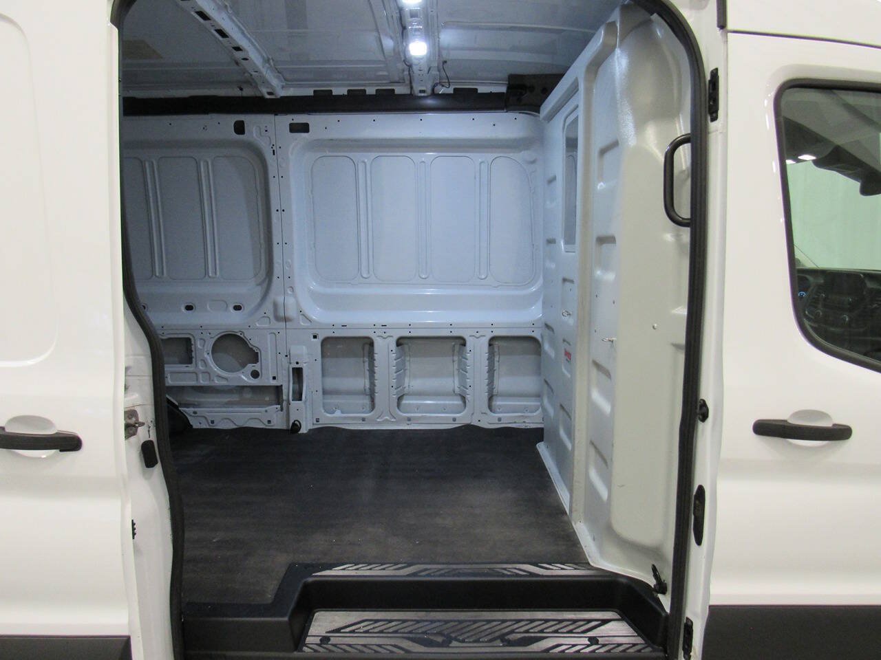 Used 2023 Ford Transit 250 Medium Roof AWD image 20