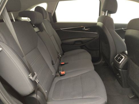 Used 2017 Kia Sorento AWD image 19