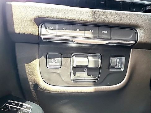 Certified 2026 Cadillac Escalade Luxury AWD/4WD image 24