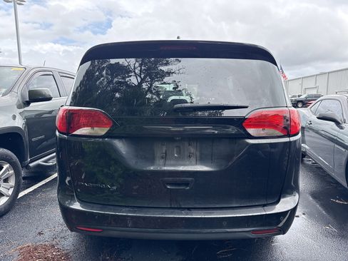 Used 2019 Chrysler Pacifica Touring Plus w/ S Appearance Package FWD image 8