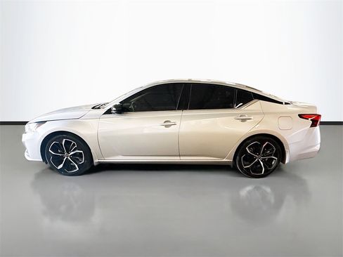 Used 2024 Nissan Altima 2.5 SR w/ SR Premium Package image 8