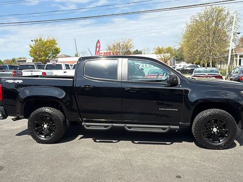 Used 2021 Chevrolet Colorado LT w/ LT Convenience Package AWD/4WD image 12