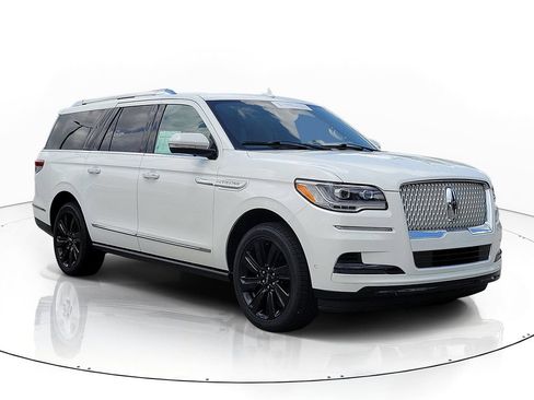 Certified 2022 Lincoln Navigator L Reserve w/ Monochromatic Package RWD image 2