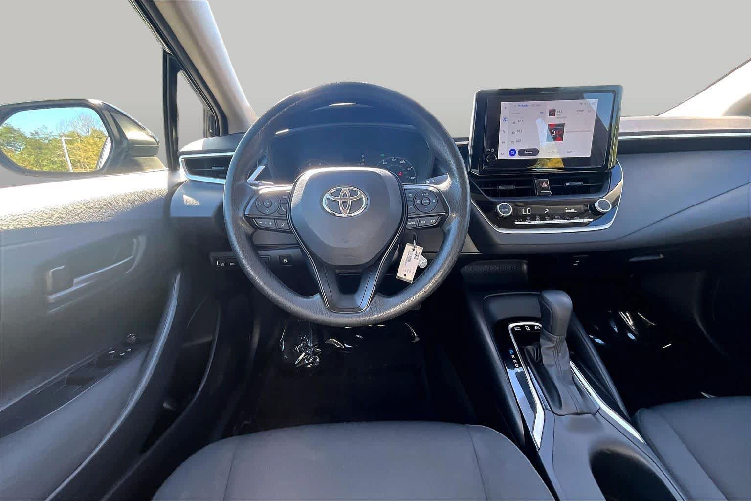 Used 2025 Toyota Corolla LE AWD/4WD image 6