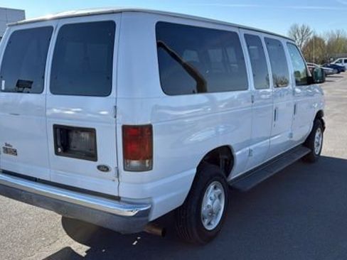Used 2004 Ford E-350 and Econoline 350 Super Duty Wagon image 7