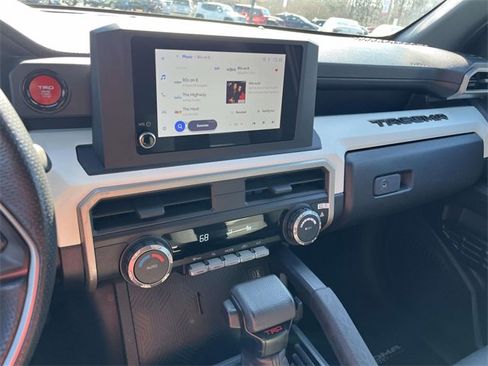 Used 2024 Toyota Tacoma TRD Off-Road image 23