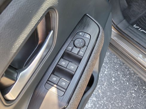 Used 2025 Nissan Kicks SV image 16