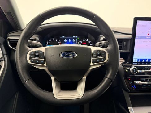 Used 2024 Ford Explorer Limited w/ Limited Technology Package RWD image 26