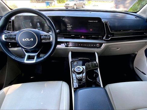Used 2025 Kia Sportage EX AWD/4WD image 15