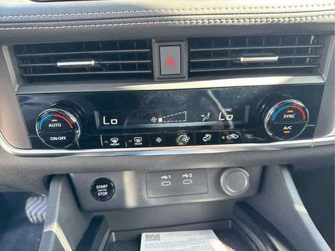 Certified 2025 Nissan Rogue SV AWD/4WD image 19