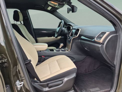Used 2017 Jeep Grand Cherokee Laredo 75th Anniversary RWD image 20