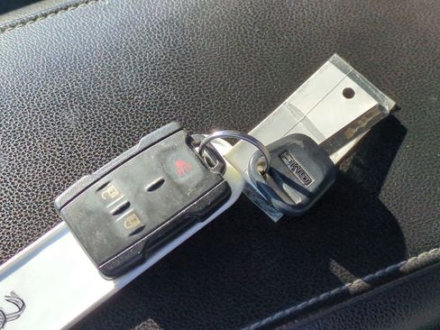 Used 2015 GMC Canyon SLE image 34