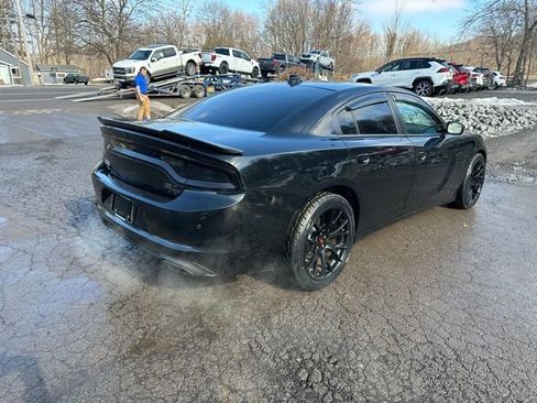 Used 2015 Dodge Charger R/T w/ Plus Group RWD image 5