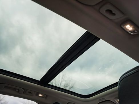 Certified 2022 Volvo XC60 T8 Inscription Expression w/ Advanced Package image 32