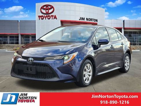 Used 2021 Toyota Corolla LE image 3