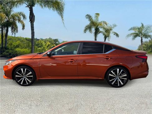 Used 2022 Nissan Altima 2.5 SR FWD image 2