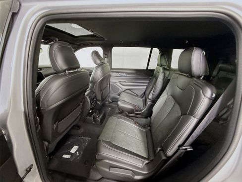 New 2025 Jeep Grand Cherokee L Altitude image 18
