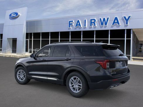 Used 2025 Ford Explorer Active w/ Active Comfort Package RWD image 4