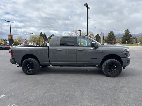 Used 2026 RAM 2500 Laramie AWD/4WD image 4