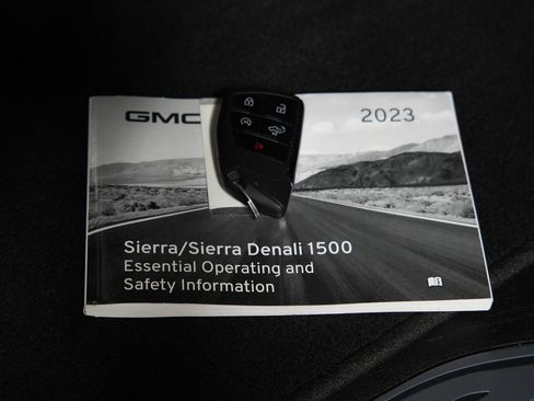 Used 2023 GMC Sierra 1500 SLT image 39