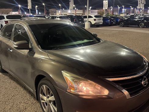 Used 2013 Nissan Altima 2.5 SL w/ Technology Pkg image 7