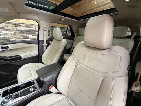 Used 2020 Ford Explorer Platinum image 12