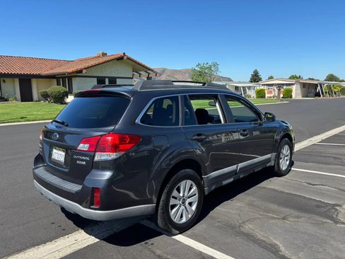 Used 2011 Subaru Outback 2.5i Premium AWD/4WD image 8