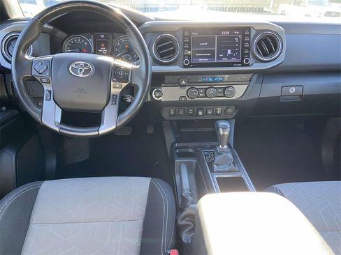 Used 2022 Toyota Tacoma TRD Sport image 9