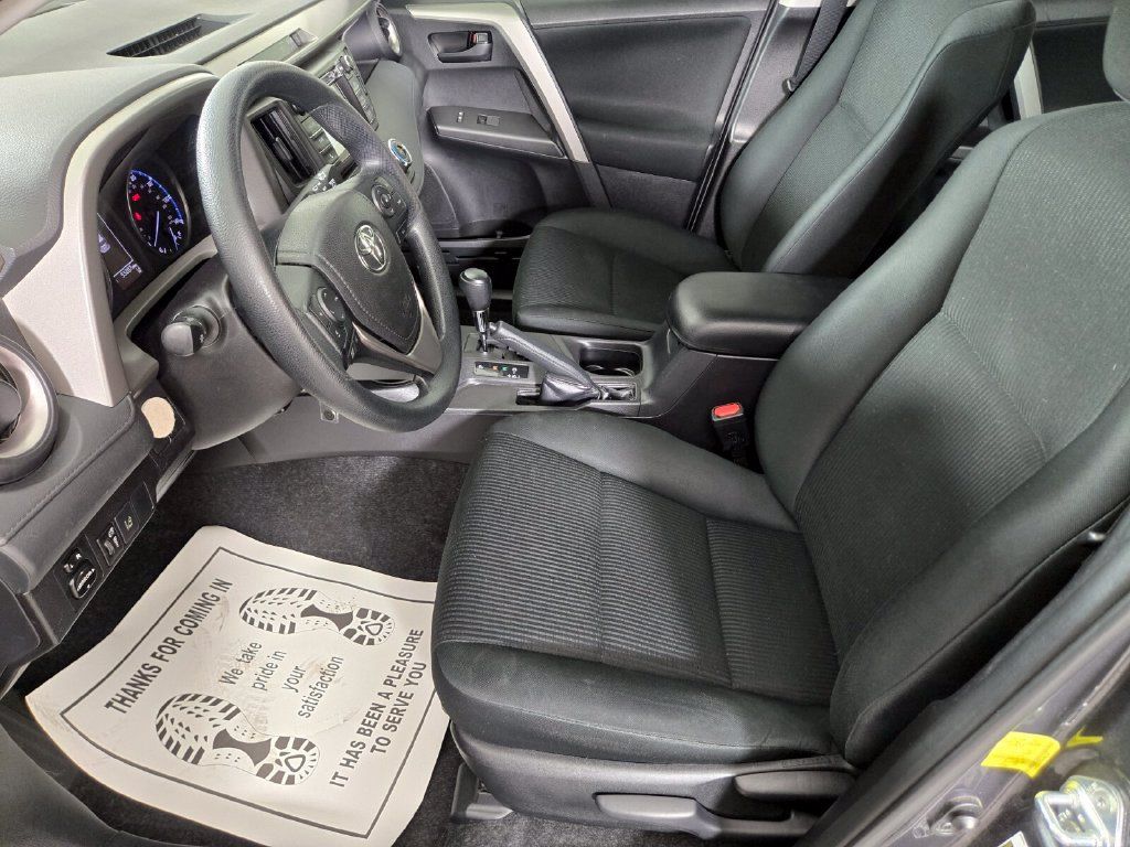 Used 2018 Toyota RAV4 LE w/ Carpet Mat Package FWD image 15