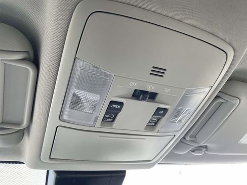 Used 2017 Toyota RAV4 Limited image 22