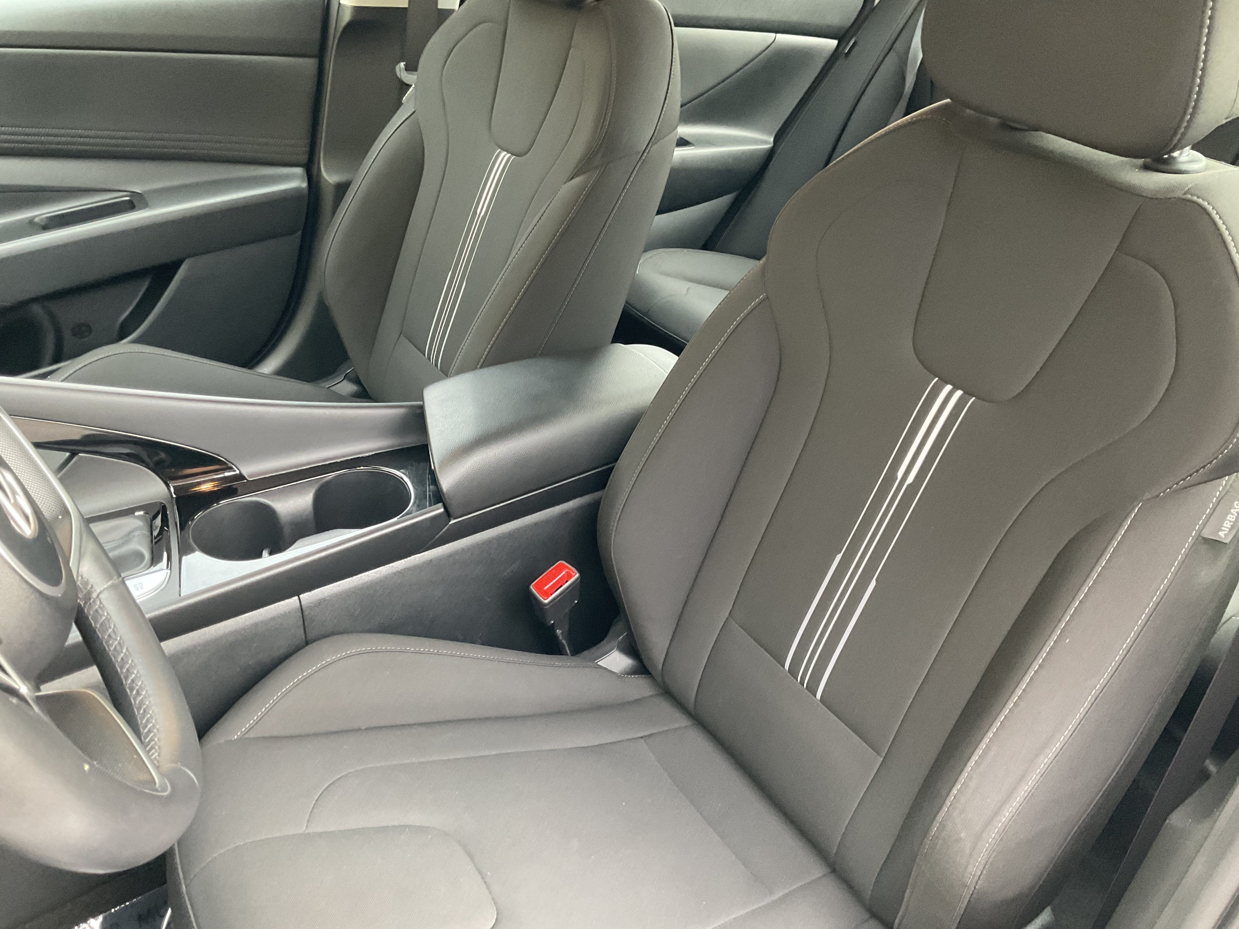 Used 2025 Hyundai Elantra SEL FWD image 29