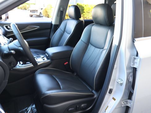 Used 2020 INFINITI QX60 Luxe w/ Essential Package image 2