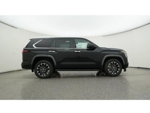 Used 2024 Toyota Sequoia Limited w/ Tow Technology Package AWD/4WD image 33