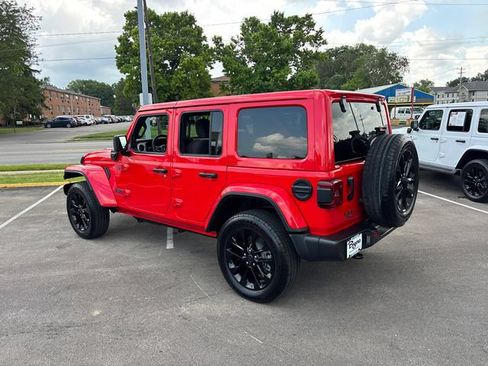 Used 2025 Jeep Wrangler Unlimited Sahara w/ Safety Group AWD/4WD image 4