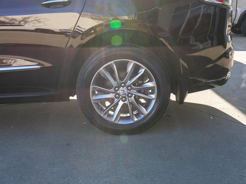 Used 2023 Buick Enclave Avenir image 35