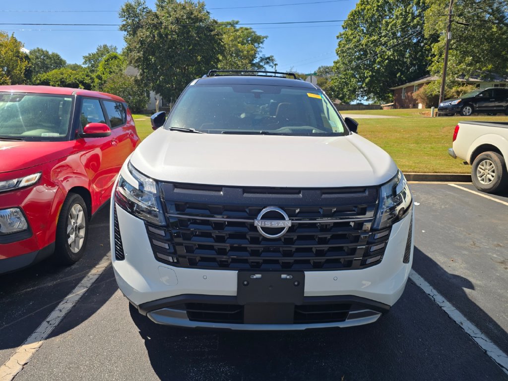 Used 2026 Nissan Pathfinder Platinum AWD/4WD image 2