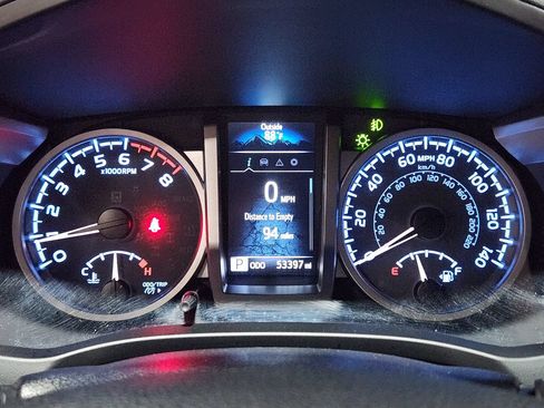 Used 2022 Toyota Tacoma SR5 RWD image 35