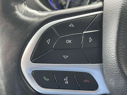 Used 2021 Chrysler Pacifica Touring-L image 24