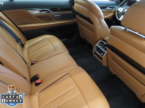 Used 2022 BMW 750i xDrive w/ M Sport Package image 27