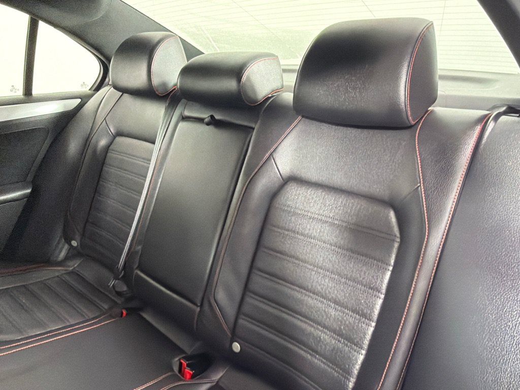 Used 2013 Volkswagen Jetta GLI FWD image 18