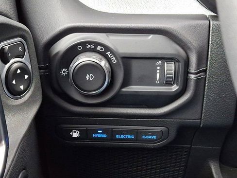 Certified 2025 Jeep Wrangler Sahara 4xe image 31