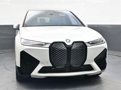 Used 2024 BMW iX xDrive50 w/ Premium Package AWD/4WD image 9