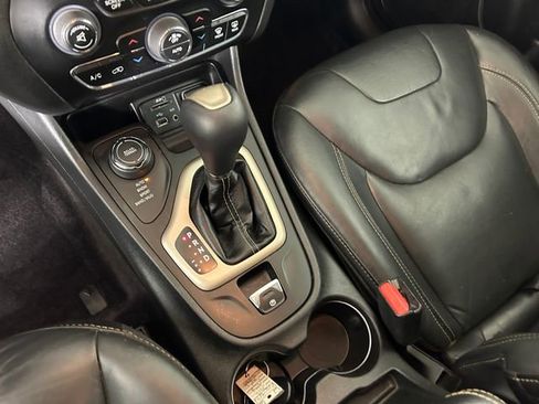 Used 2016 Jeep Cherokee Limited image 21