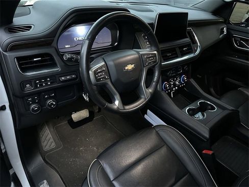Used 2023 Chevrolet Suburban Premier image 6