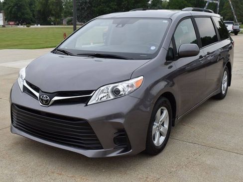 Used 2019 Toyota Sienna LE FWD image 7