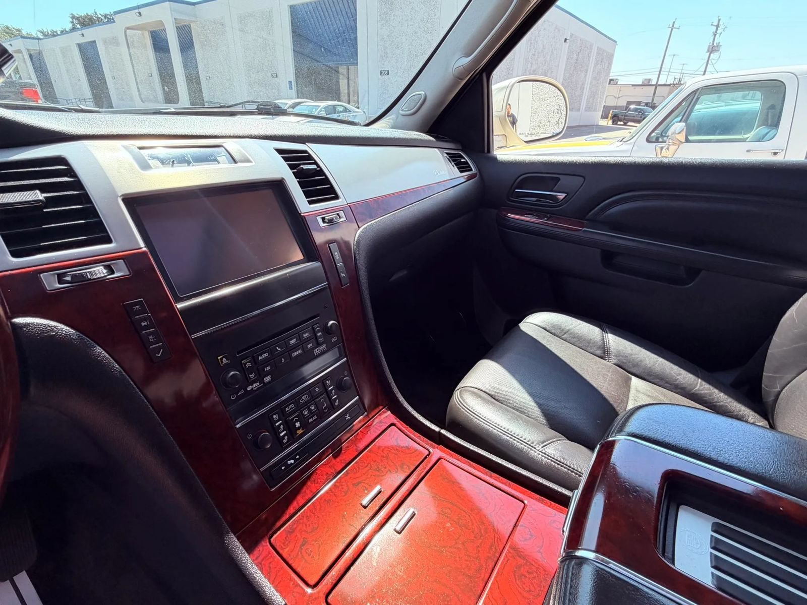Used 2013 Cadillac Escalade Luxury RWD image 12
