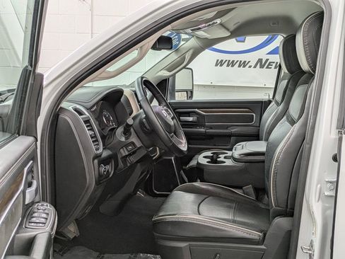 Used 2024 RAM 2500 Laramie AWD/4WD image 4