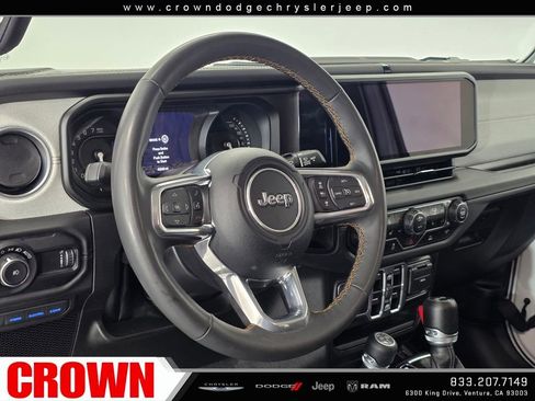 Used 2024 Jeep Wrangler Unlimited Sahara image 23