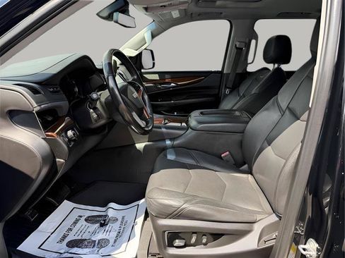 Used 2019 Cadillac Escalade ESV Luxury RWD image 18